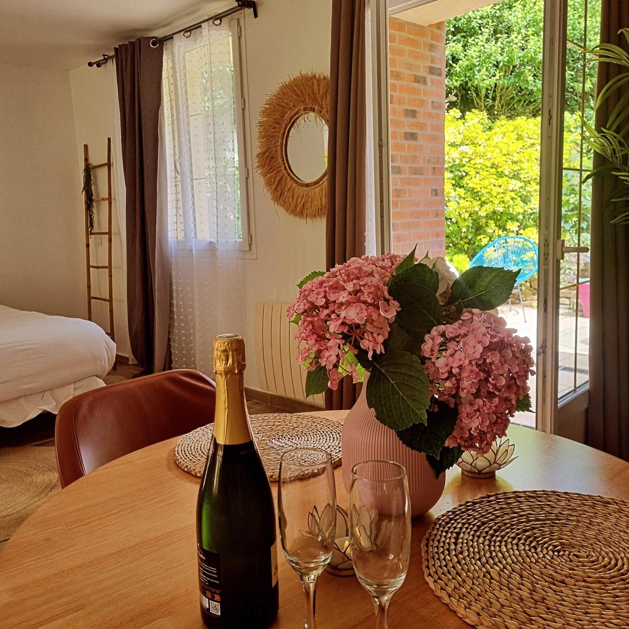 Suite De Charme Avec Jacuzzi Et Jardin Privatif Paris Au Calme Saint-Prix (Val d'Oise) Exterior foto
